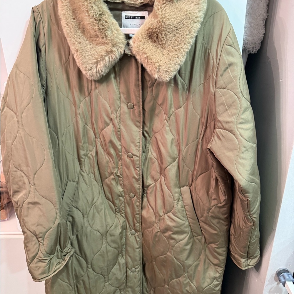 Noisy may Quilted Beige Coat with Faux Fur Collar